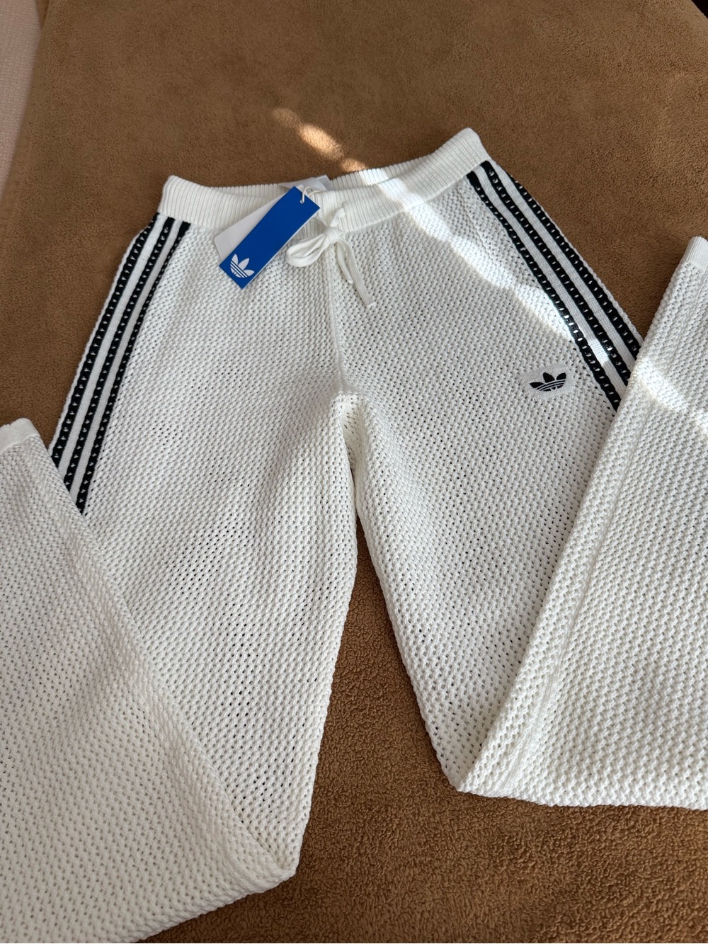 Adidas wide leg crochet Knit Track Pants in White with Black Stripe Sz S NWT